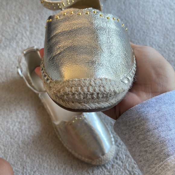 Marc Fisher Jarquis micro-studded scalloped edge metallic espadrille flats - Picture 6 of 8